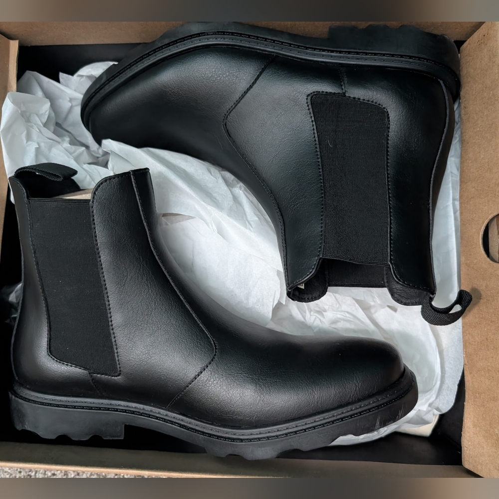 Sleek Black Chelsea Ankle Boots for Women